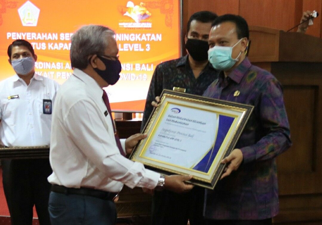 podiumnews.com-Terima APIP Level 3, Dewa Indra Minta Diikuti Peningkatan Kompetensi 